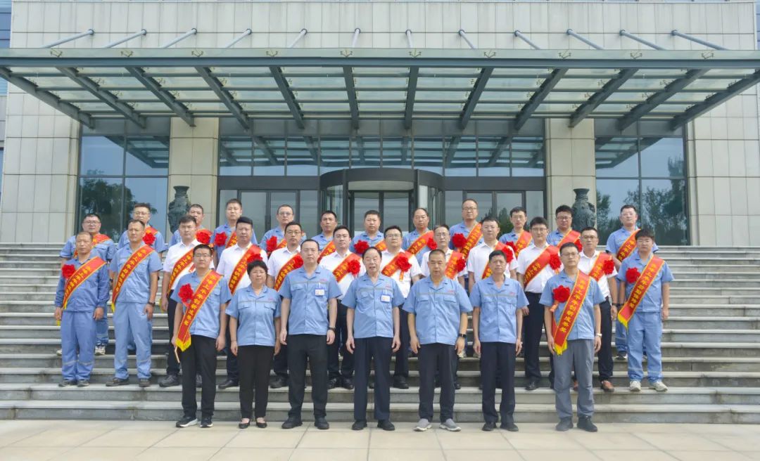 齊峰新材2025年上半年工作總結(jié)表彰大會(huì)勝利召開